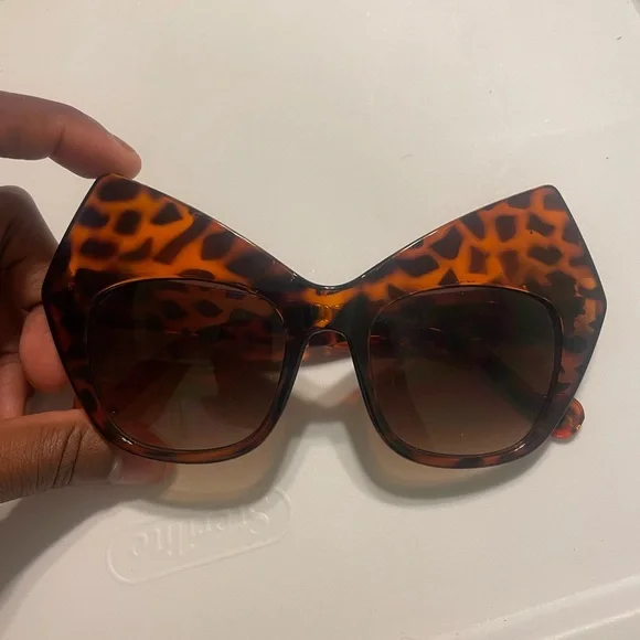 **LIGHTLY WORN** Nicki Minaj kmart brand cat eye leopard print sunglasses